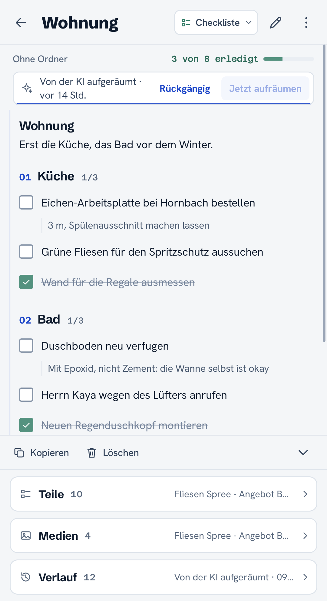 Eine Checklisten-Notiz mit Abschnitten, Haken und Aufgabendetails