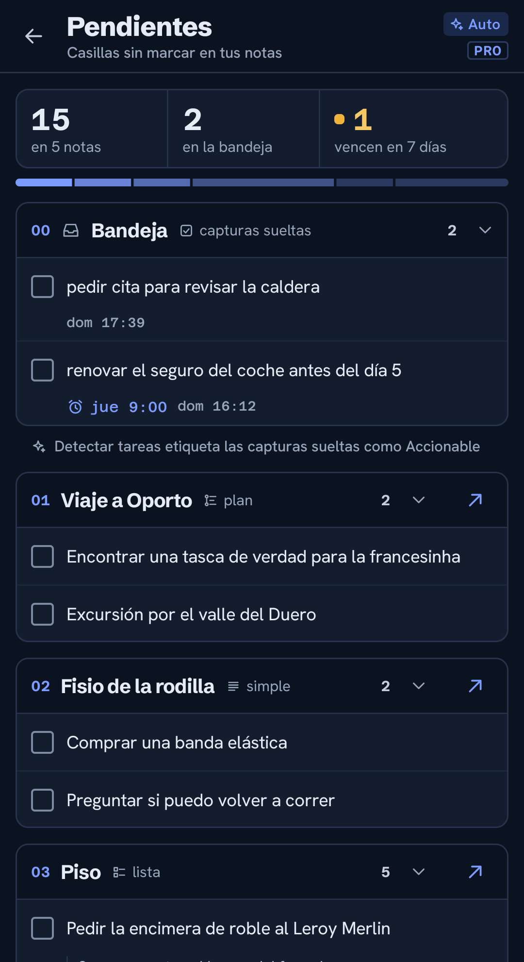 Accionables: tareas pendientes de todas las notas y, en la bandeja, capturas sueltas que detectó la IA