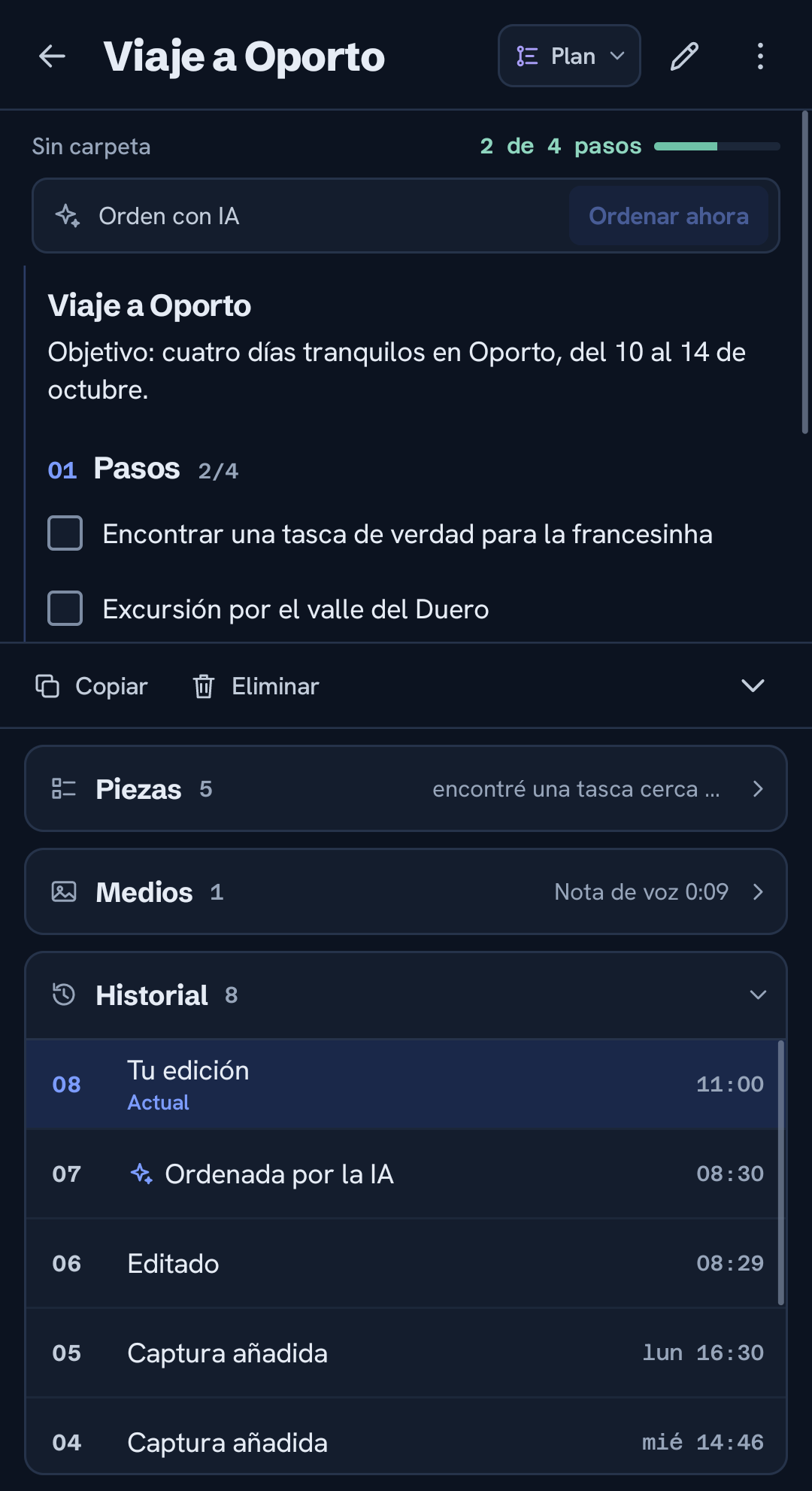 El historial de una nota: cada versión con fecha, tu edición encima del orden de la IA
